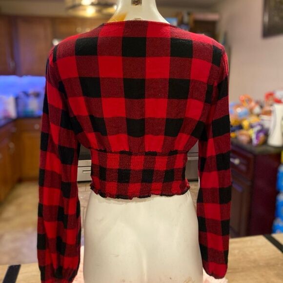 Woman’s long sleeve plaid shirt - Picture 3 of 3